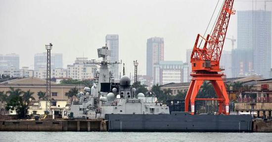 （已经进入4804厂准备接受中期维修和改造的052B型驱逐舰）