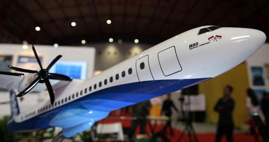 图为从N-250发展而来的R80涡桨支线客机模型。