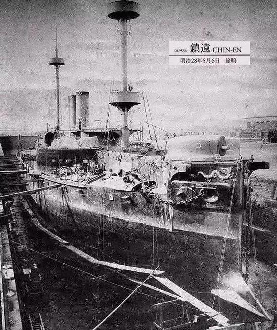 ▲装备撞角的镇远舰