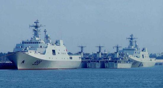 （近3万吨的满载排水量甚至超越了全球大多数轻型航母）