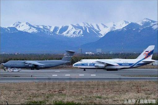 重型运输机是大国空军的必备专利，美国的C5和俄罗斯的安124双雄会