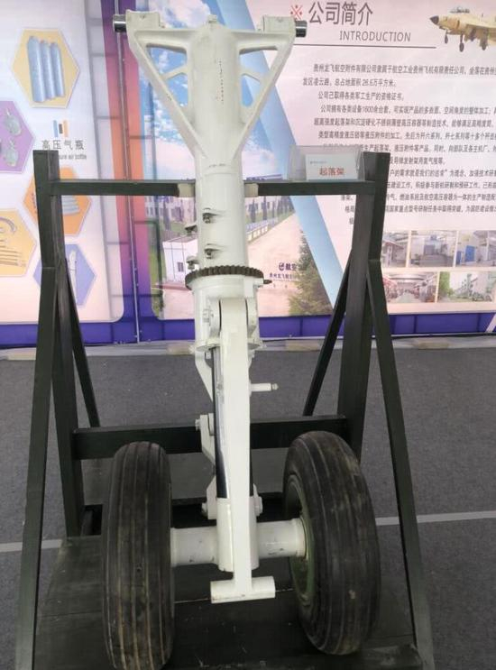 或许这将是中国第一款弹射型的舰载无人机，摄影：航喵