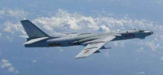 经过升级之后的轰-6G，注意内侧加长的挂架