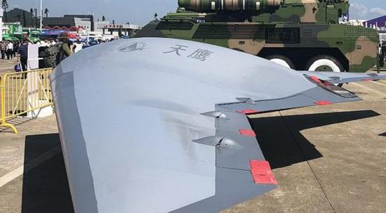 天鹰隐身无人机似乎有一个尾部控制面