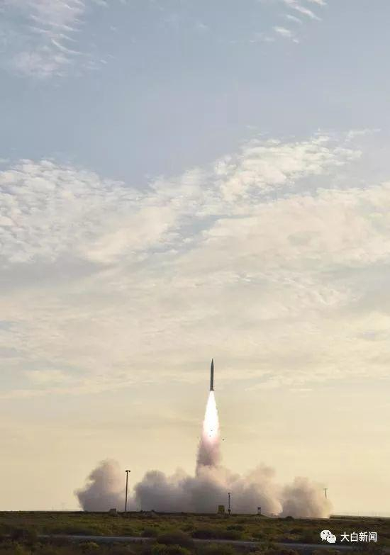 星空-2号飞行器在西北某靶场缓缓升空