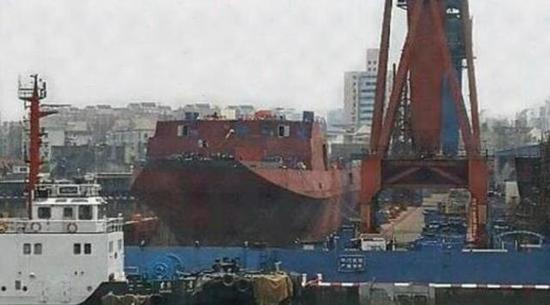 正在建造中的军舰