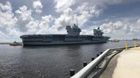 英国新航母驶入美国军港