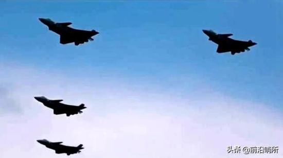 歼-20隐形战机4机同框
