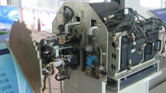 歼-10目前装备的1473火控雷达属于性能有限的平板缝隙天线