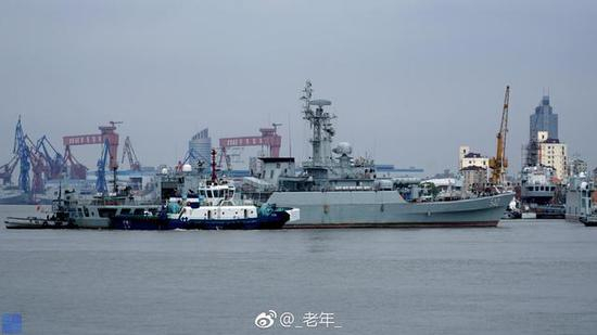 图片：或已被拖至船厂改装的铜陵舰，热血老年摄影
