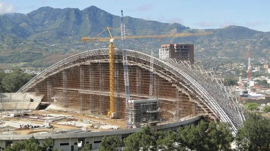 哥斯达黎加国家体育场施工现场（图源：中南建筑设计院股份有限公司）