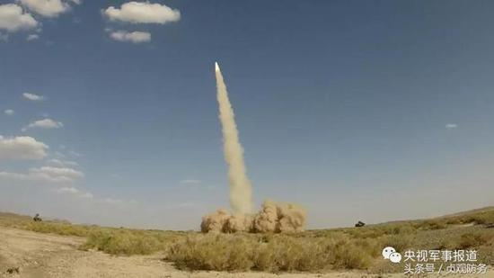 △03式火箭炮大仰角发射