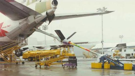 那么KC-747原型机是如何落入伊朗手中的呢？