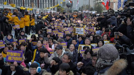 《主战场》镜头 图丨韩民族日报