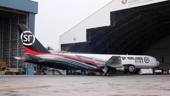 图为顺丰航空的波音767货机。