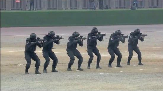 国产新一代冲锋枪公开亮相