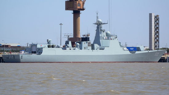 055双机库布局不是对052D单机库的简单翻倍，亮点是新型直升机。（资料图）