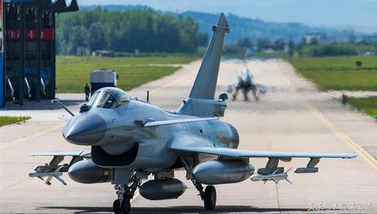 2017年航空飞镖大赛中国空军取得了优胜团体的好成绩