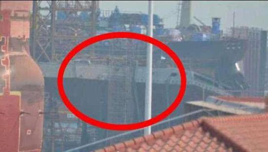 疑似075型两栖攻击舰舰艏分段。图片来自网络。