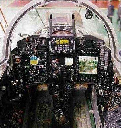 早期型的歼11B的座舱还有点乱