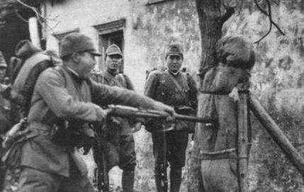 ▲进行拼刺训练的日本兵（图片来源：网络）