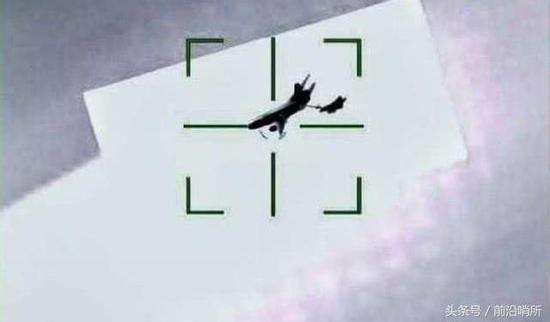 KC-135给F-15加油的照片