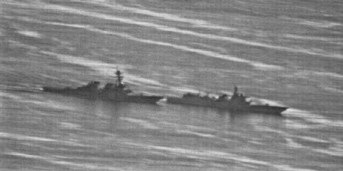 美舰擅闯中国南海领海 我兰州舰拦截令美认清