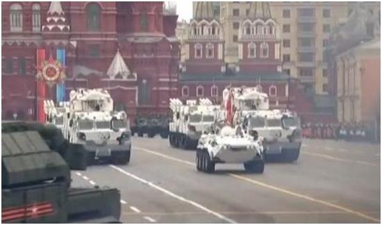 （俄北极作战武器亮相庆祝卫国战争胜利72周年阅兵式）