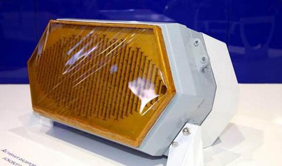 （N036B-1-01是第一款实用化的X波段侧视雷达阵列）