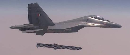 （用于苏-30MKI搭载的“布拉莫斯”空射型也已进行了试射）