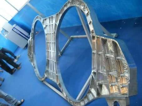 中国公开展出的3D打印的战机横框