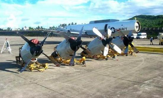 被大卸八块的EP-3准备装机运往美国