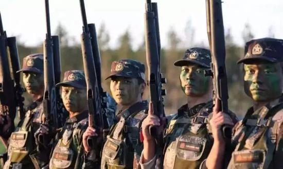 ▲2012年参加哈萨克斯坦国际特种狙击手比赛的中国代表队