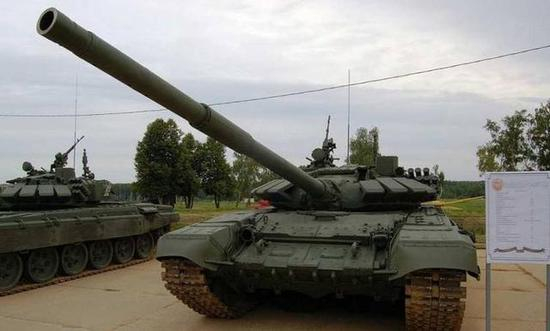 T72坦克出现在空降兵基地内