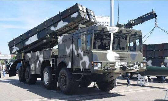 △中国和白罗斯联合研制的“波多乃兹”火箭炮