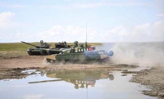 99二期坦克和俄罗斯T80并肩作战
