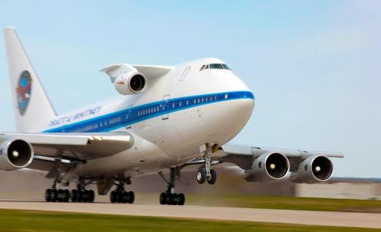 图为普惠发动机的747SP测试平台机正在测试PW127G发动机（机头侧挂载）。
