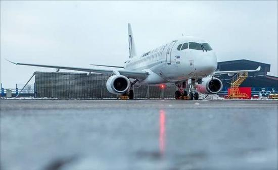 SSJ-100客机已经加装翼梢小翼