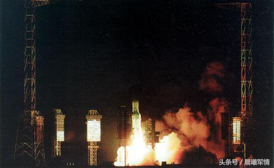 1987年5月15日“极地”宇宙飞船首次发射升空