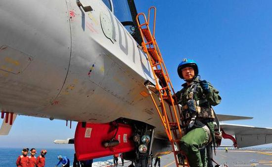 ▲中国目前舰载机飞行员