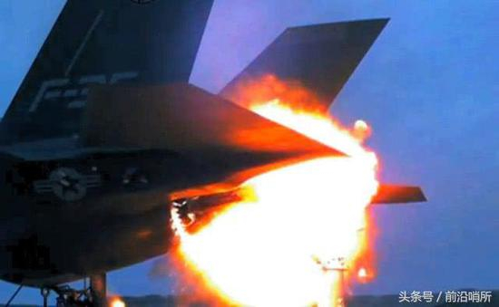 F-35战机尾部着火