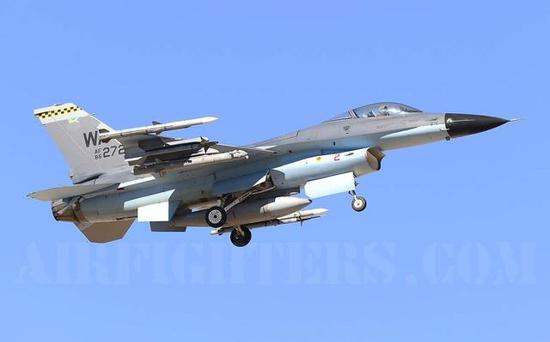 （美军假想敌部队的重点模拟对象逐渐转向中国，图为采用歼-11B涂装的F-16）