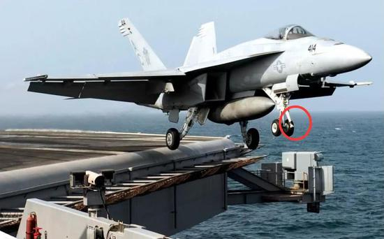 不久的将来，中国海军将拥有更强悍的航母舰载机，也包括舰载无人机