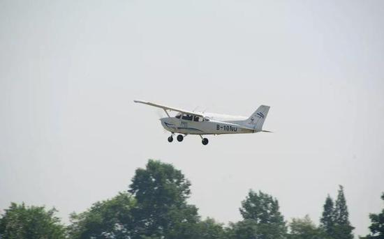 ▲学员驾机起飞