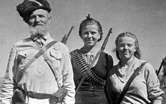 全家参加游击队的俄国民众