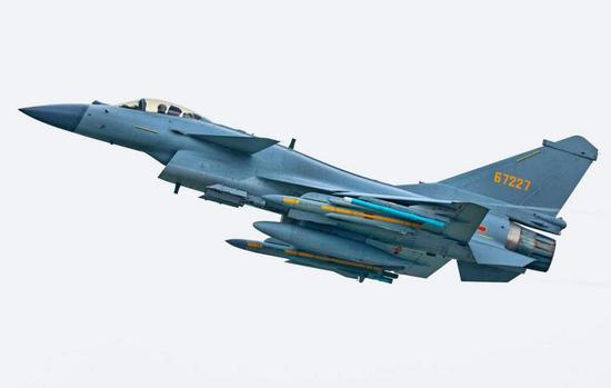 歼-10C是一款多用途战斗机，空战和对地攻击能力都很强