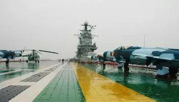 前苏联基辅级航母采用短距垂直起降战机