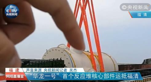 工作人员手指的位置就是这个压力容器技术含量最高、锻造难度的最大的位置。