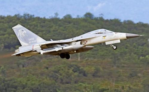 台媒公布IDF战机在机翼挂架下携带“天剑2”导弹升空照片