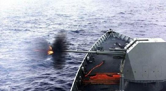 130毫米舰炮怒射